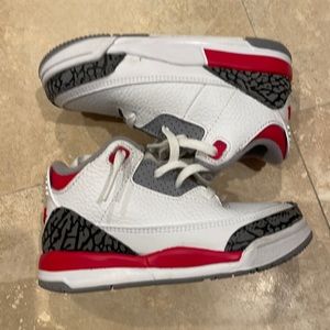 Jordan 3 fire red td size 9